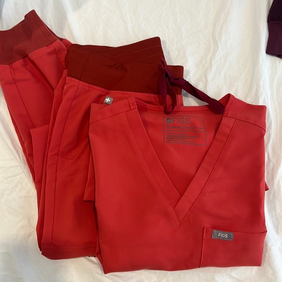 Figs coral scrubs - Picture 1 of 3